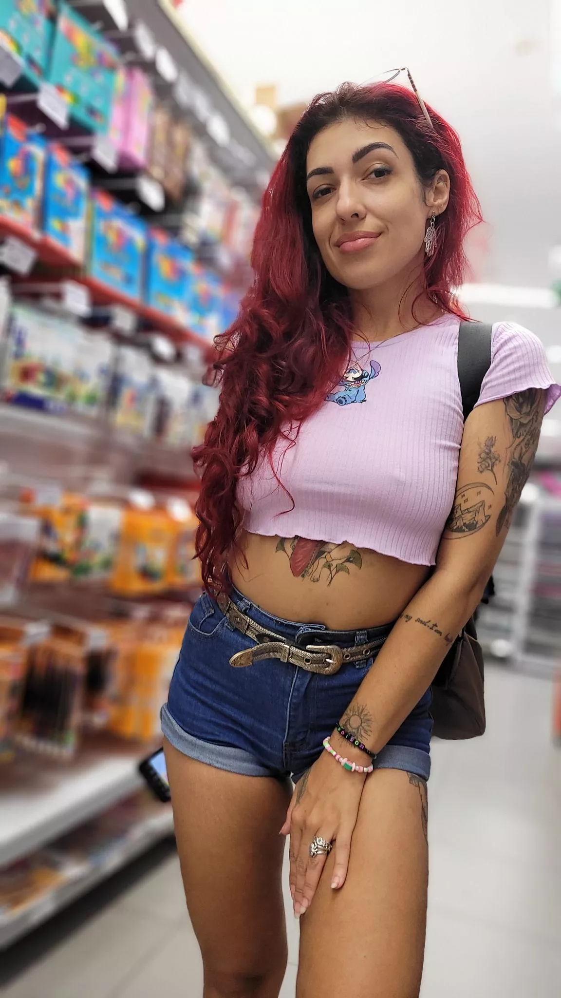 Brazilian MILF buying office supplies posted by casal_venomous