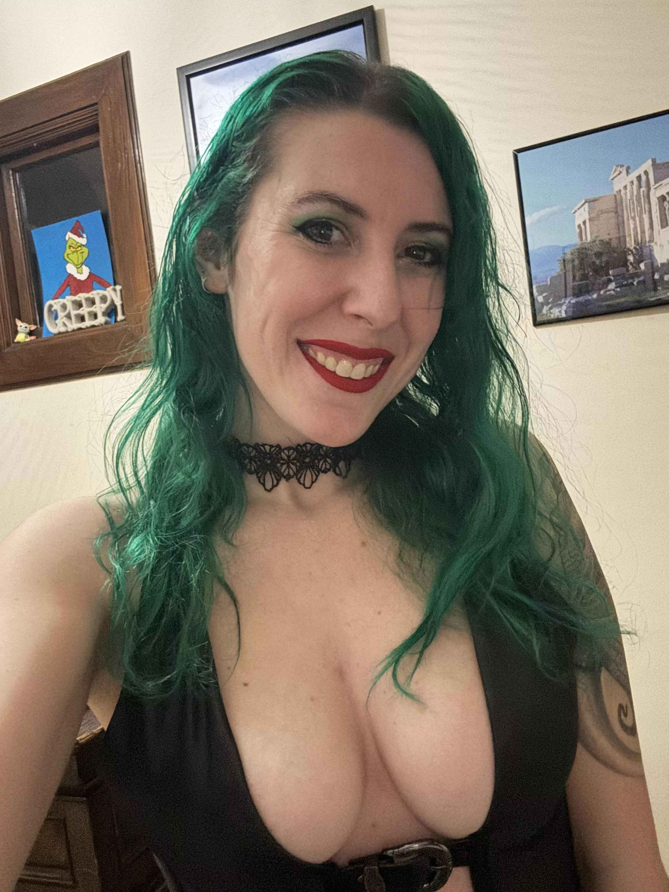 Busty smiles posted by sirenskiss3