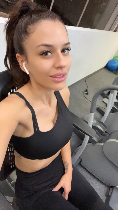 Cardio Cardio [F] by zaynaquinn