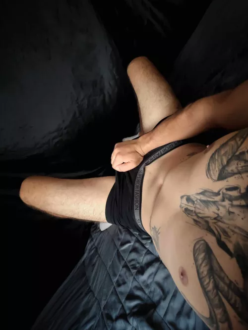 Chill in bed by JakubSima99