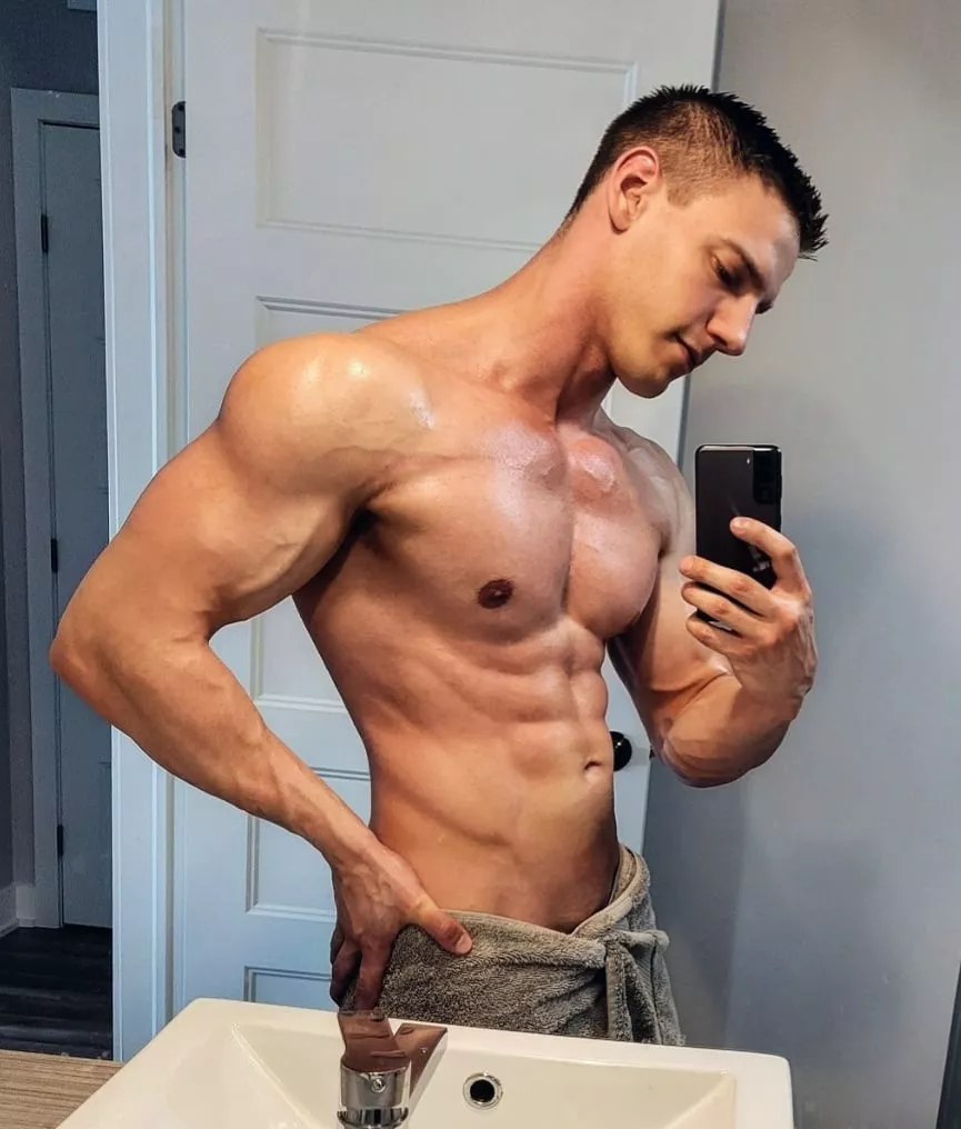 Fresh out the shower 🚿😏💦 posted by John_fitness91