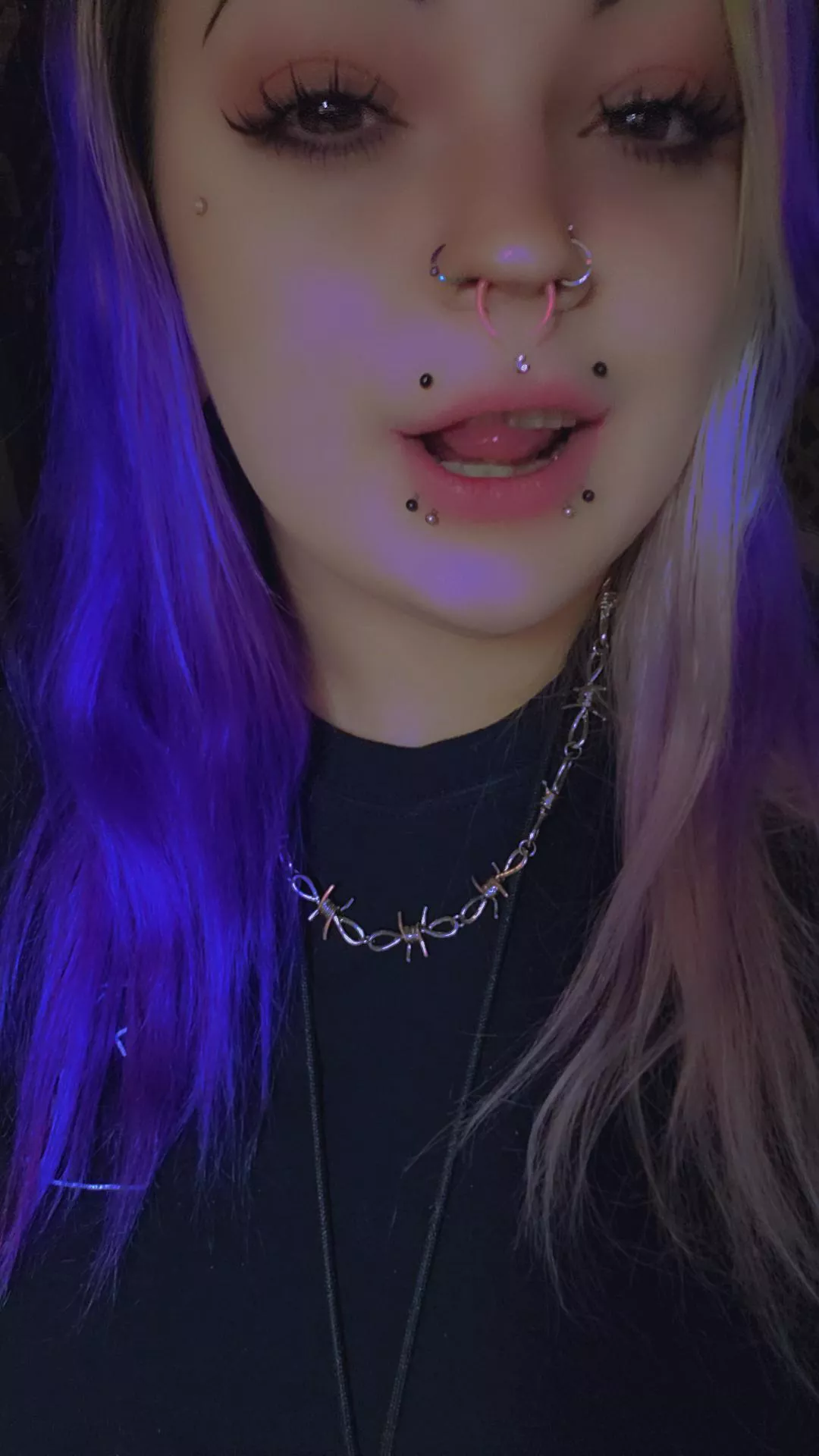 [GFE] available starting tomorow🤭 [SEXT]Available now, [OTH] services available as well, just message about menus 😝 posted by Queen_pixiexxx