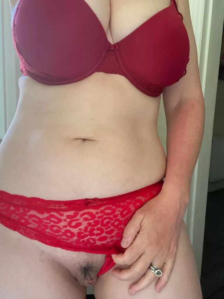 Going through the old stuff. Exhibiting her gorgeous tasty cunt. posted by hstarks1