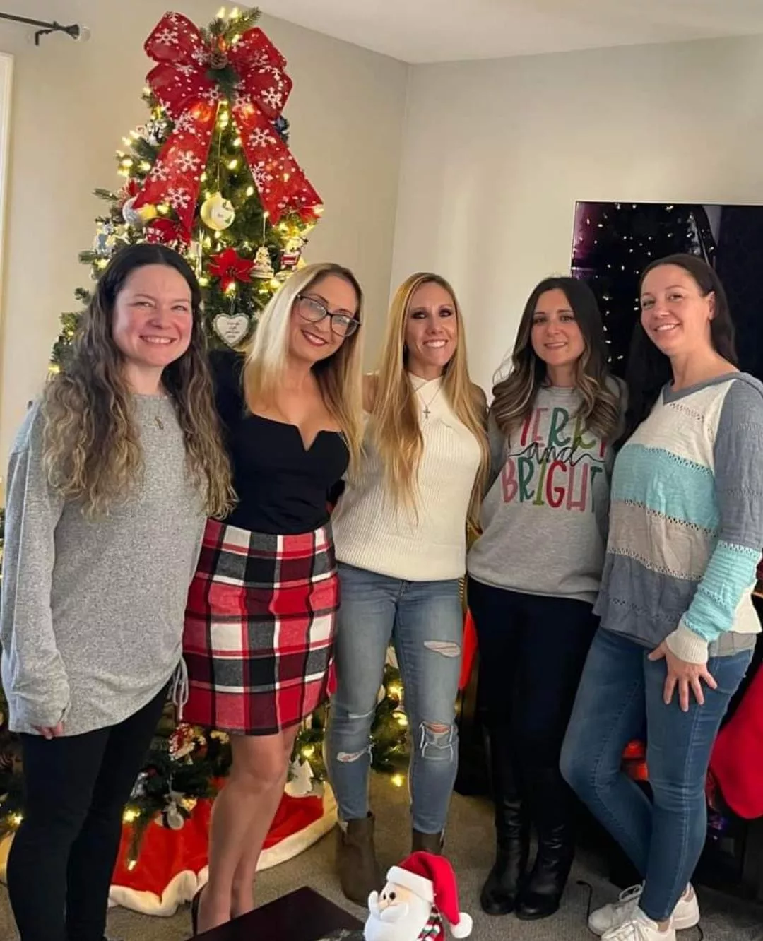 Holiday friends posted by Redditsurfer55