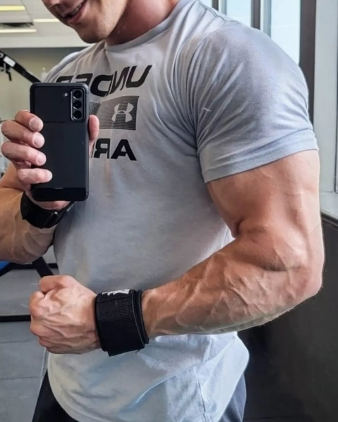 HUGE MUSCLE 💪🏼😈🔥 posted by John_fitness91