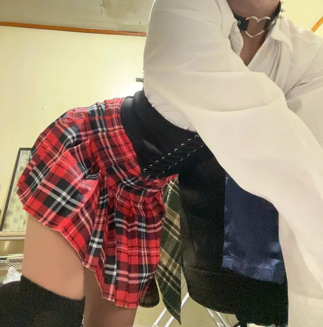 I hate Mondays, but I love my outfit posted by Silly_Program567