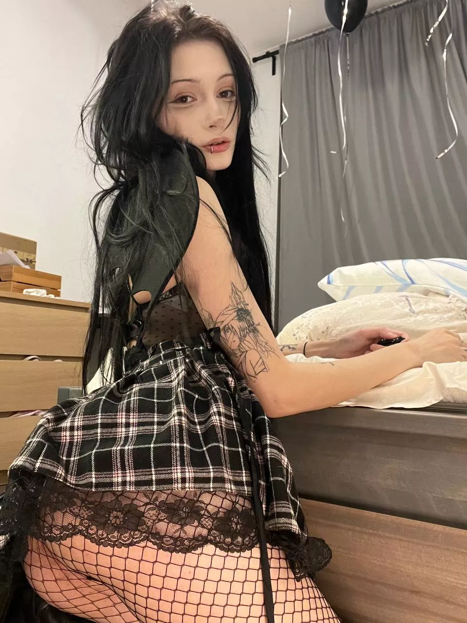 Indecently short skirt posted by kaiko_riko