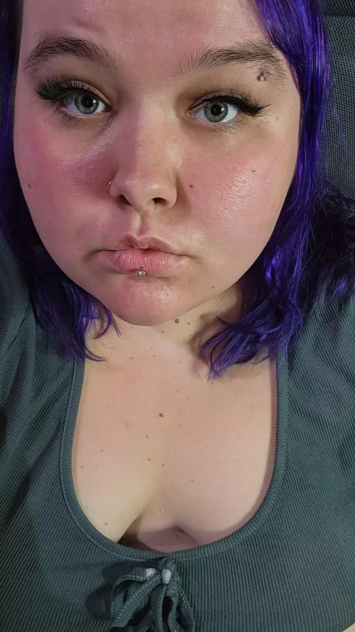 Let's get through this Monday together ❤️ by Velvet_Ghoul