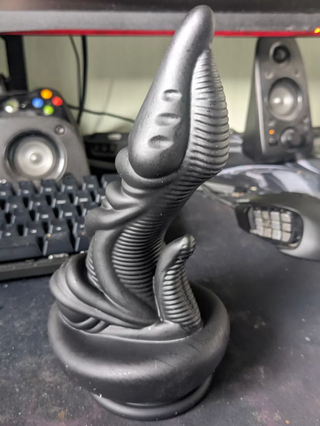 Losing my monster cock virginity (30 MtF) posted by Astraea_Trix