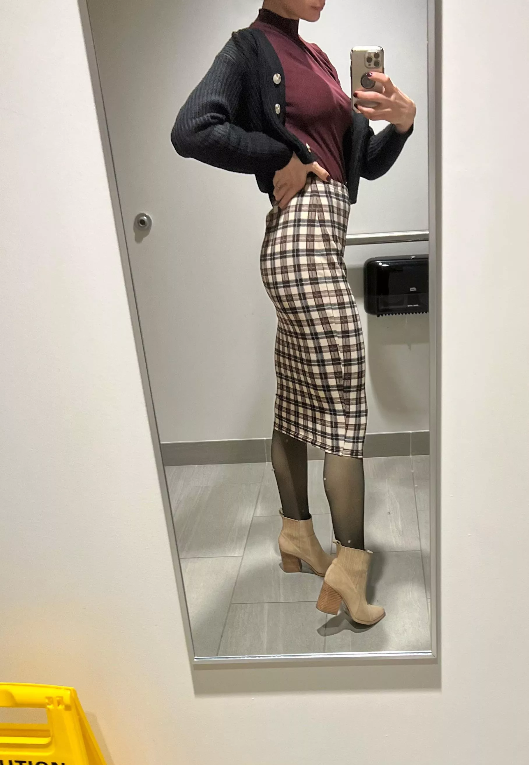 New coworker, ready for some ice breakers posted by the_flexi_belle