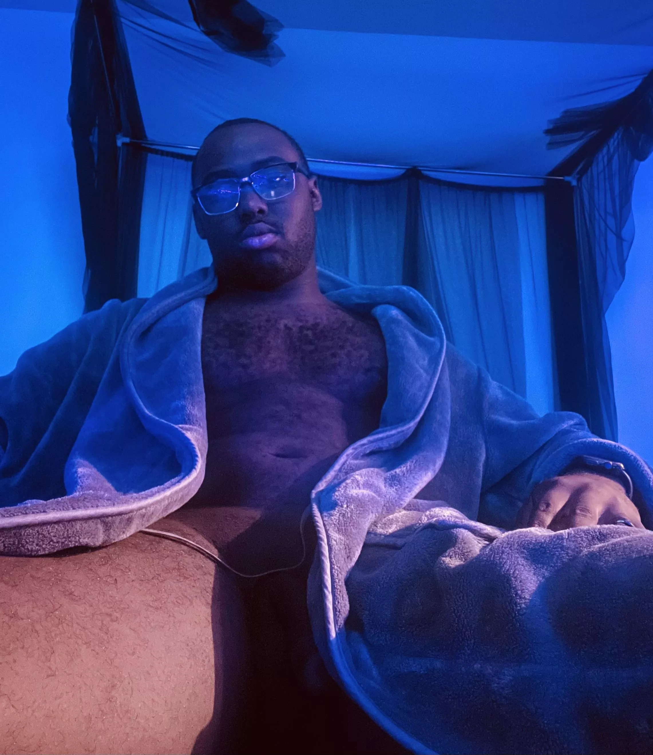 Peek posted by Jaynasty217