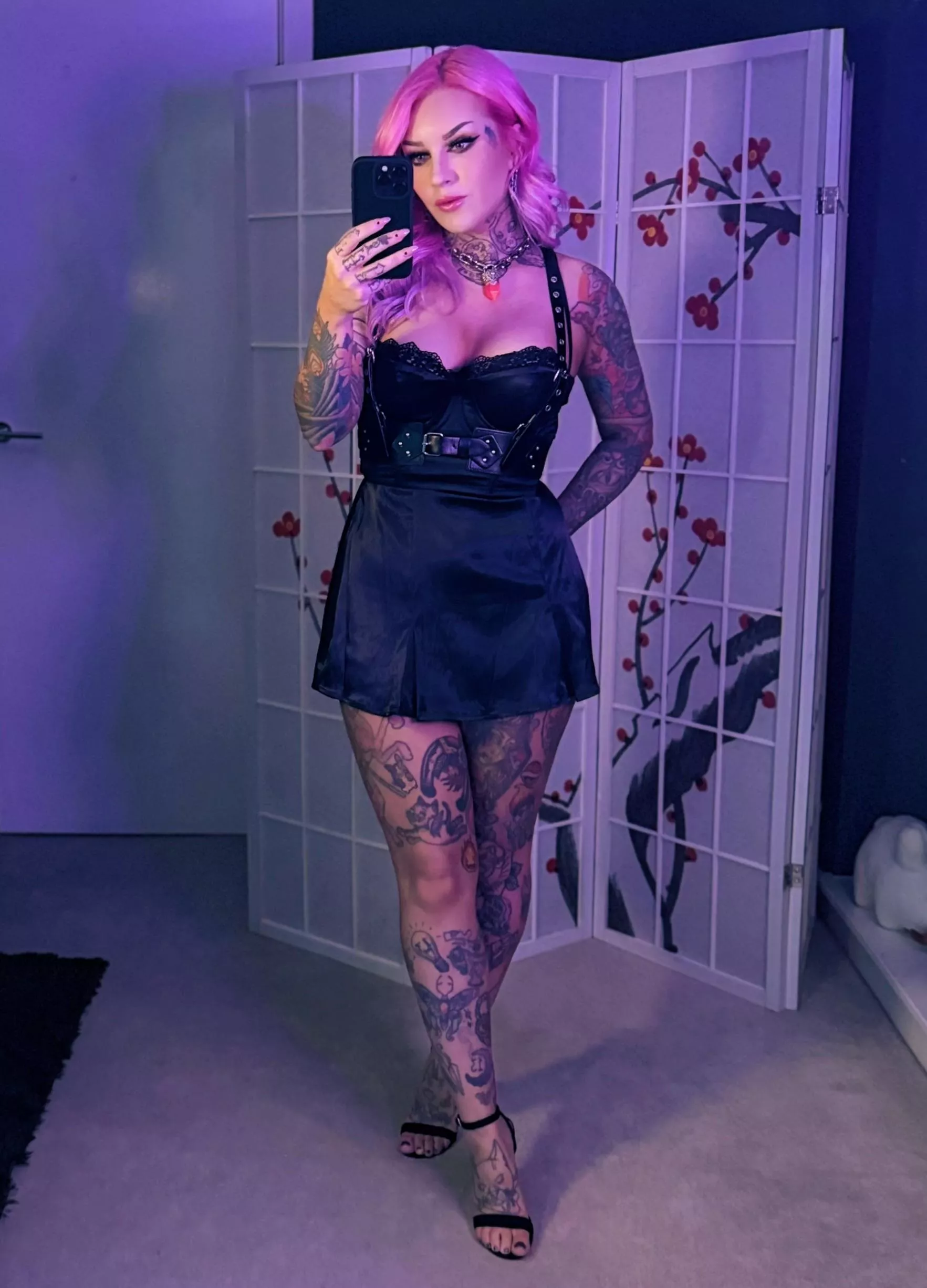 Ready for our first date 🖤 posted by laikasuicide