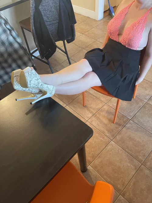 This is such a fun look, don’t you think?[OC] by FxxtAs