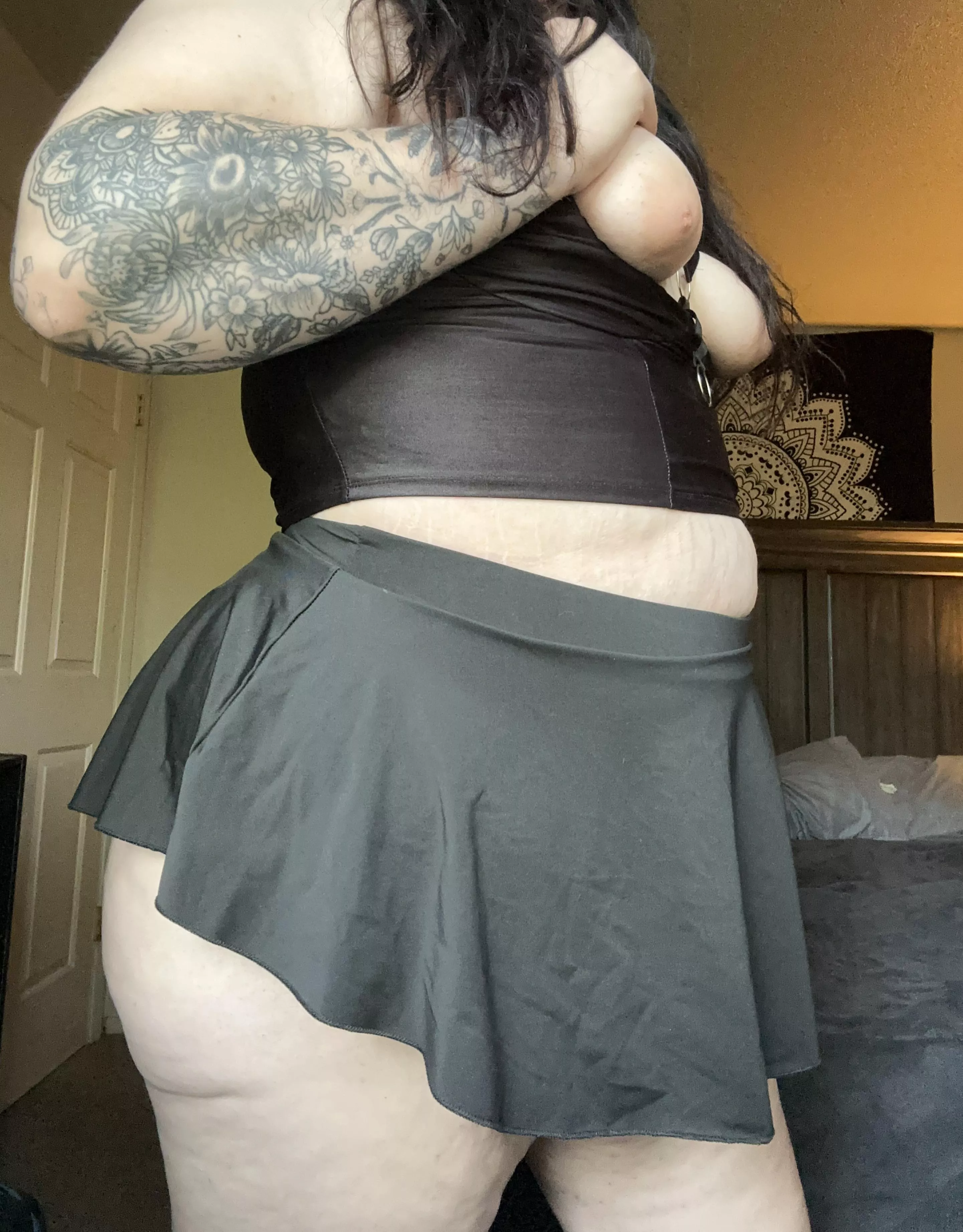 This outfit makes me think I need more leather pieces 😮‍💨😈 posted by Lana_Baby00