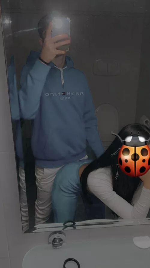 vill du se mig bli knullad? skriv privat🫢😈😘 by Big_Curve8982