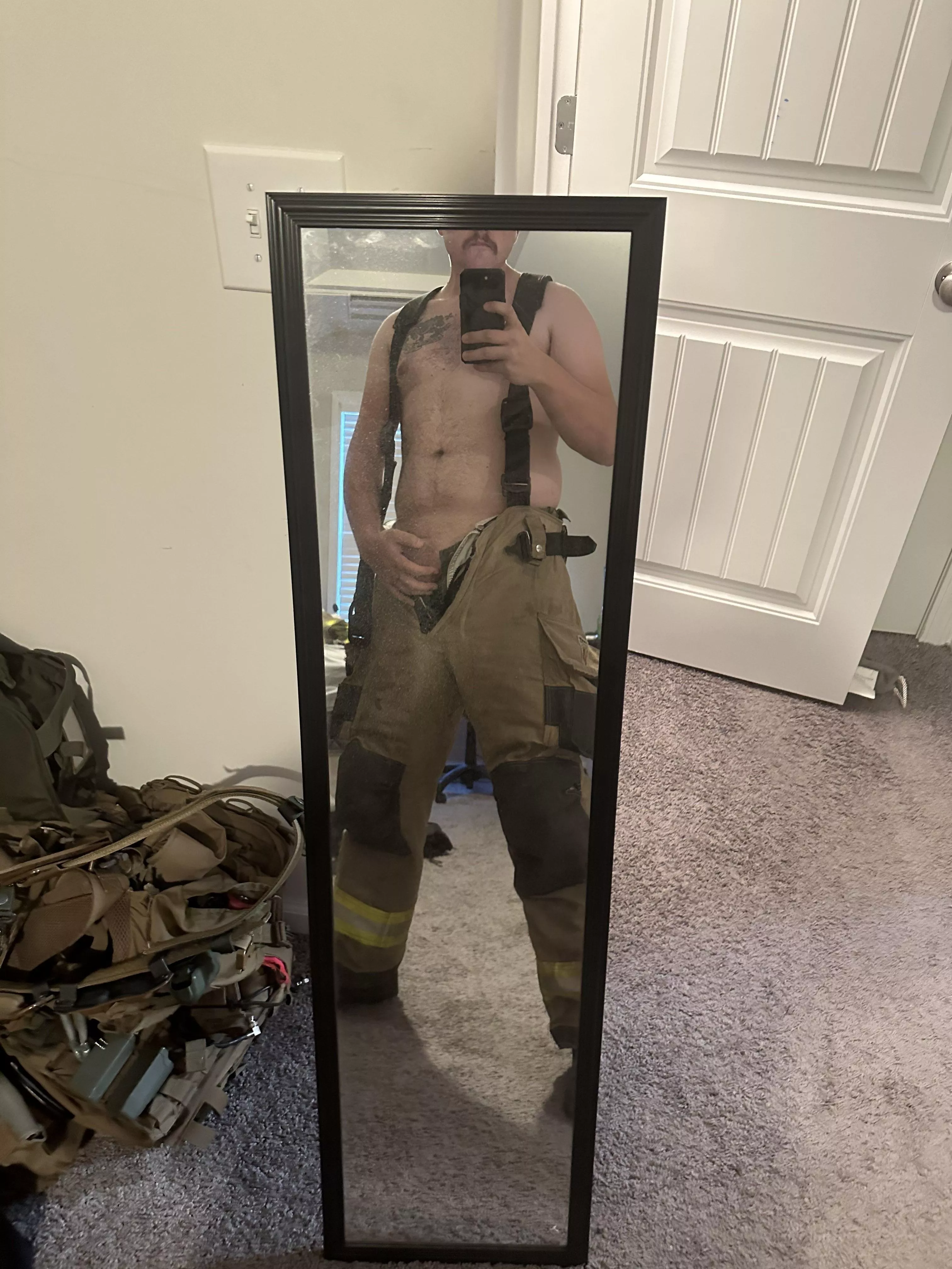 Wanna see what’s underneath my gear 😈 posted by Bomnii