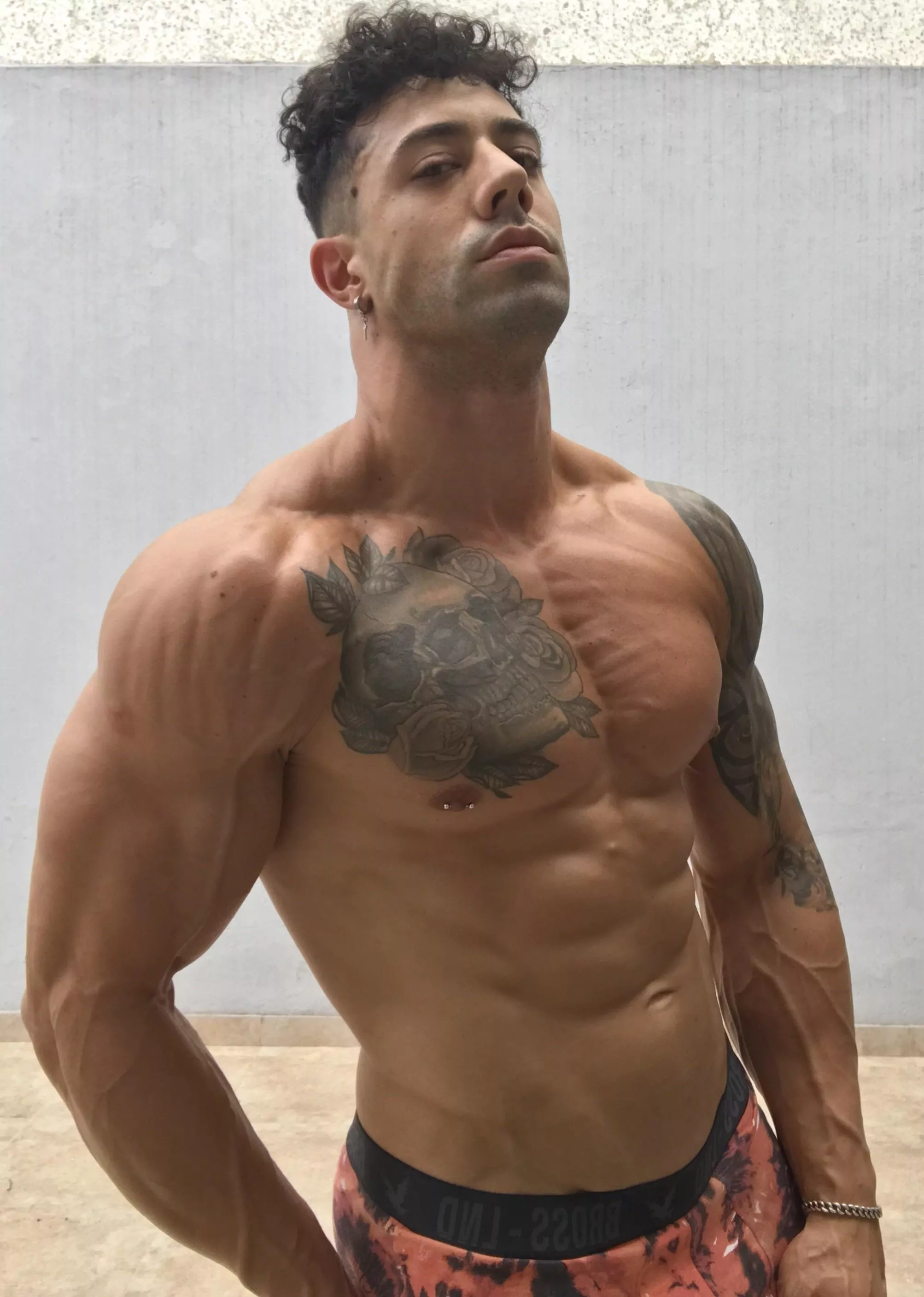 What do u look? (m) posted by TattooedMuscled