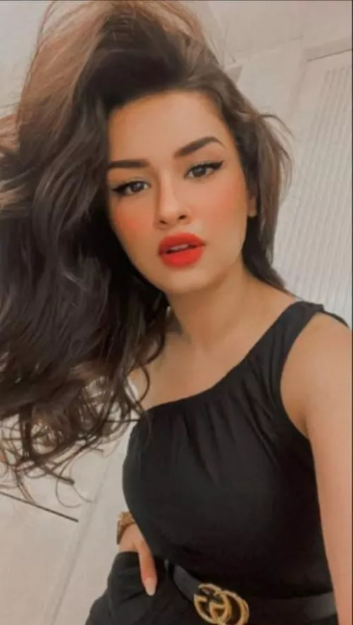 Wife confessions:- wadrobe malfunction, anyone wanna know more can dm by gladgirl_77