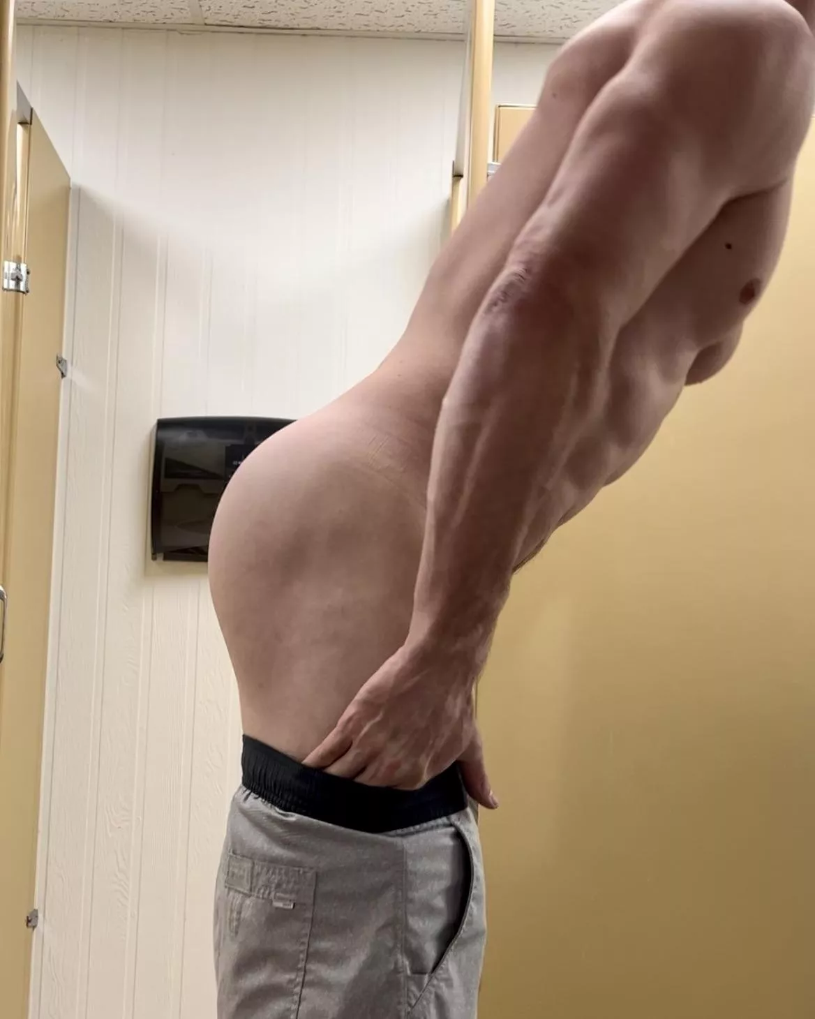 Workout done 💪🥵 posted by Shred_and_Bread