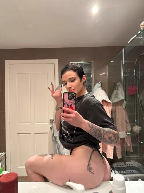 you guys think im cute even if i have short hair... by thebattycontractor