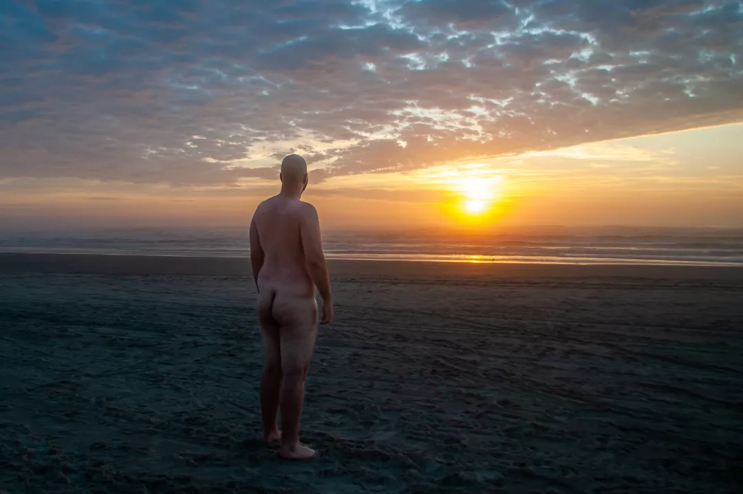 (24y) One of the most wonderful sunrises I've ever had. Life is so perfect. posted by Monopilo