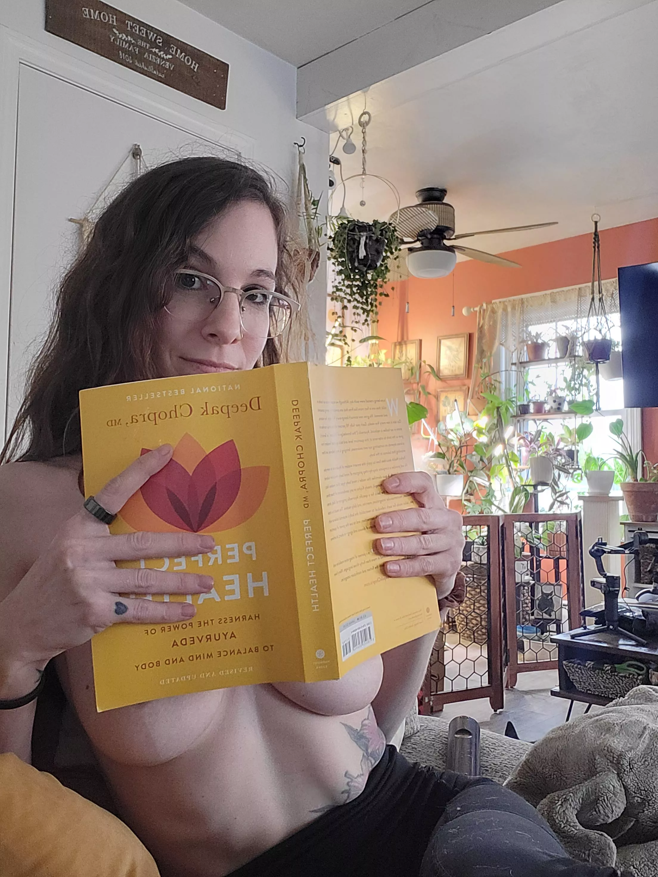 A little afternoon reading 😋 posted by morningg-sun