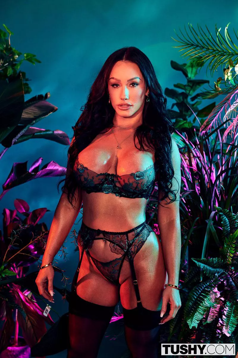 An excellent body posted by SarasCaptions