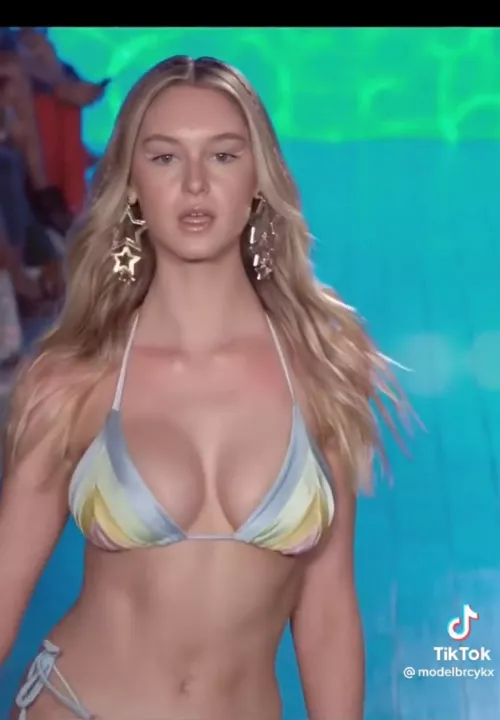 Anyone know the name of this model? by MedicalBeigel