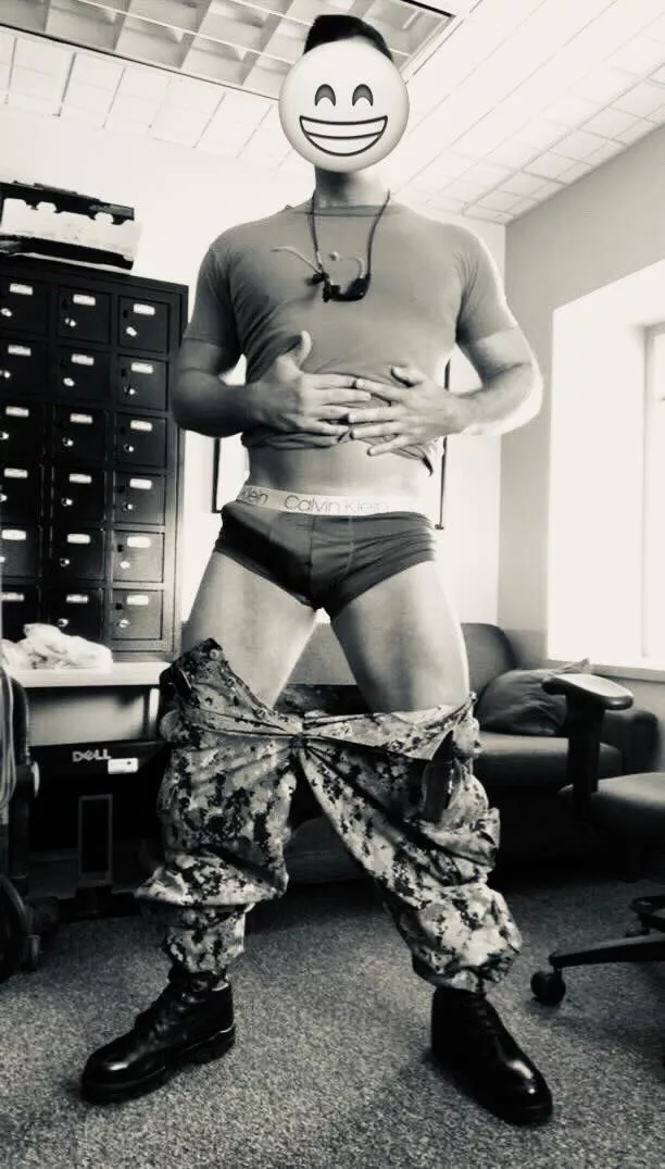 ATTEN-TION 🫡 posted by PringlesCan9in