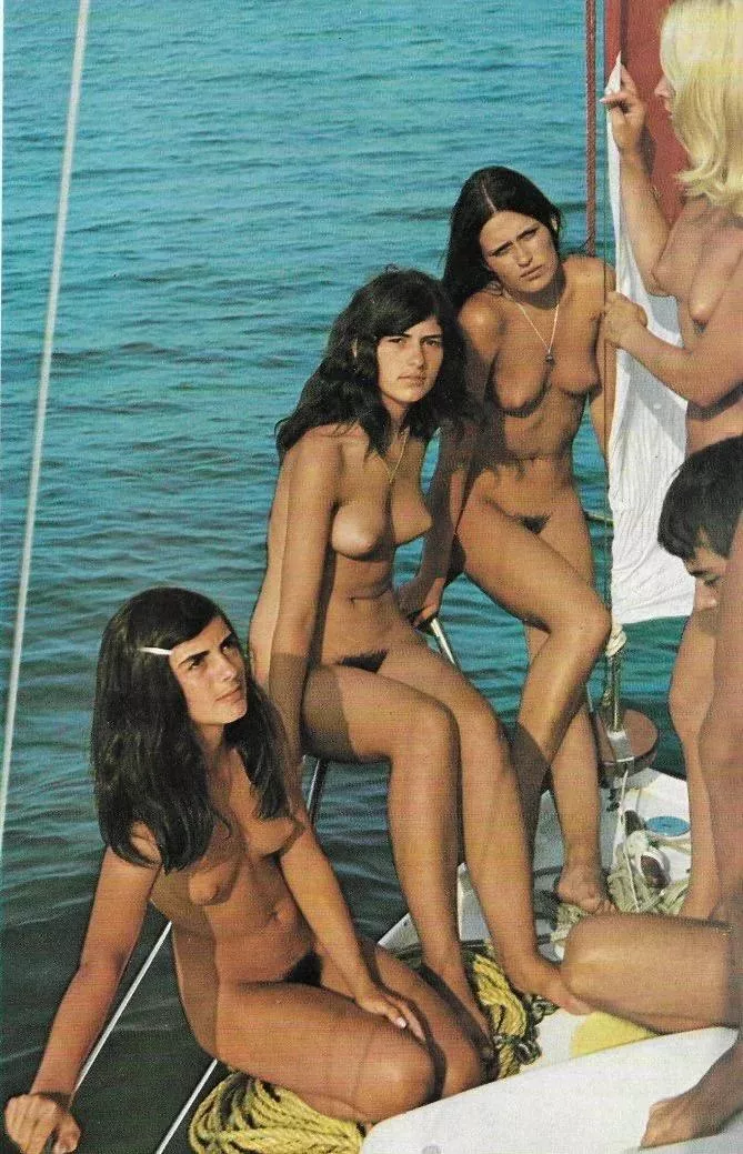 Boat Bush club 🤪😆💪 posted by ThongPo_007