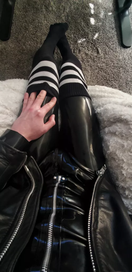 Comfy cozy 😊 by ShimmerRae