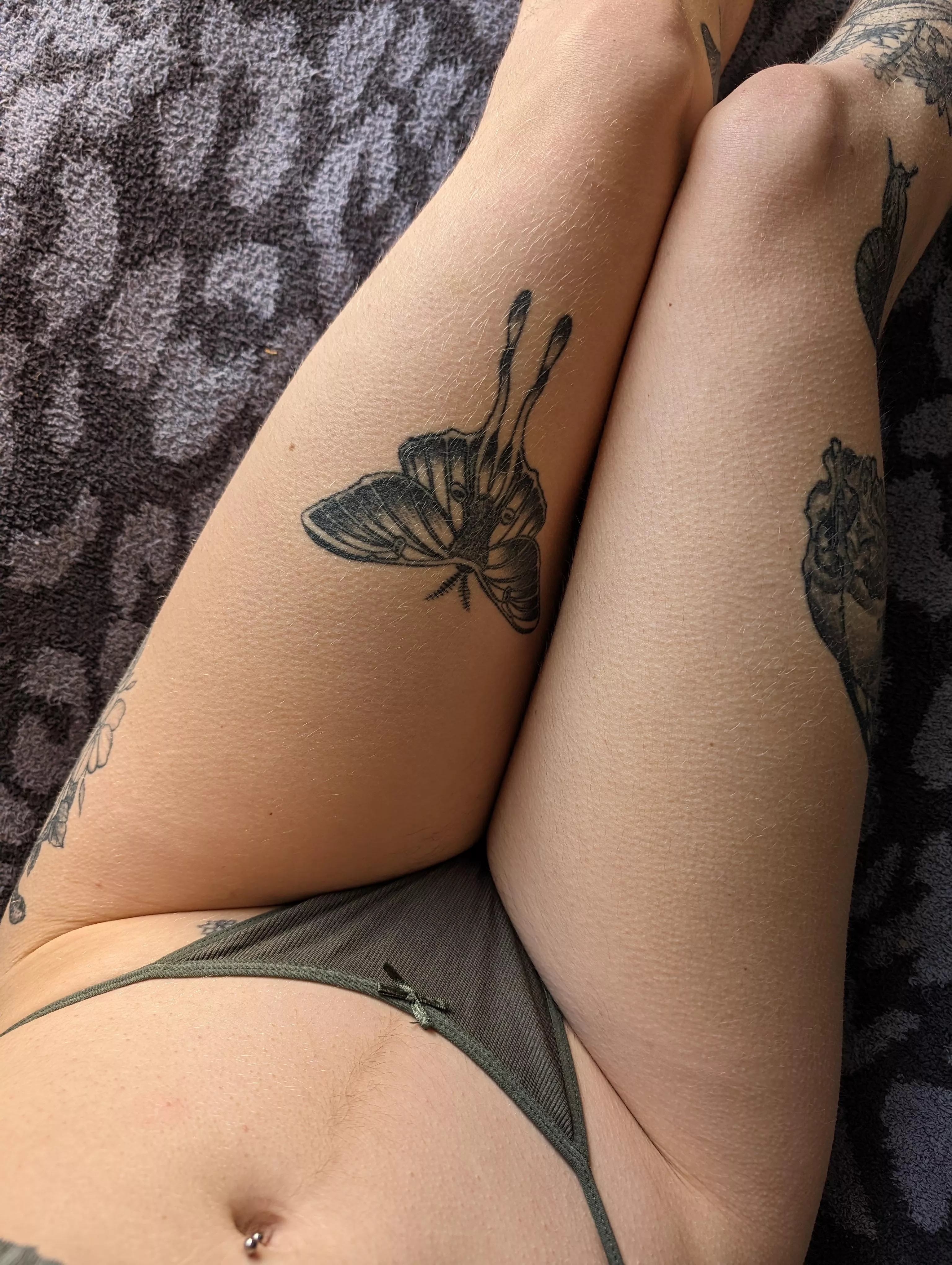Cute leg goosebumps💖 posted by Outdoorkitty333