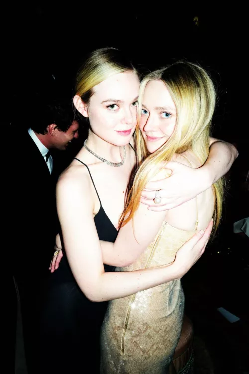 Elle & Dakota Fanning by Trowj