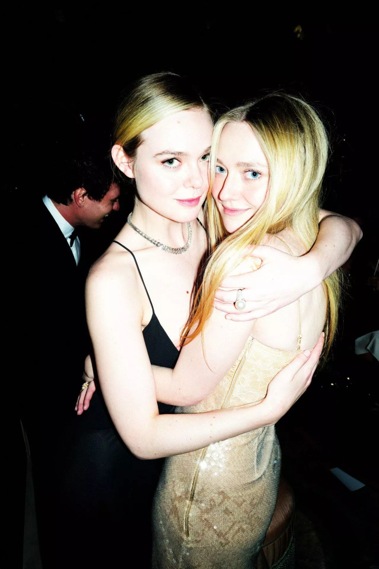Elle & Dakota Fanning posted by Trowj