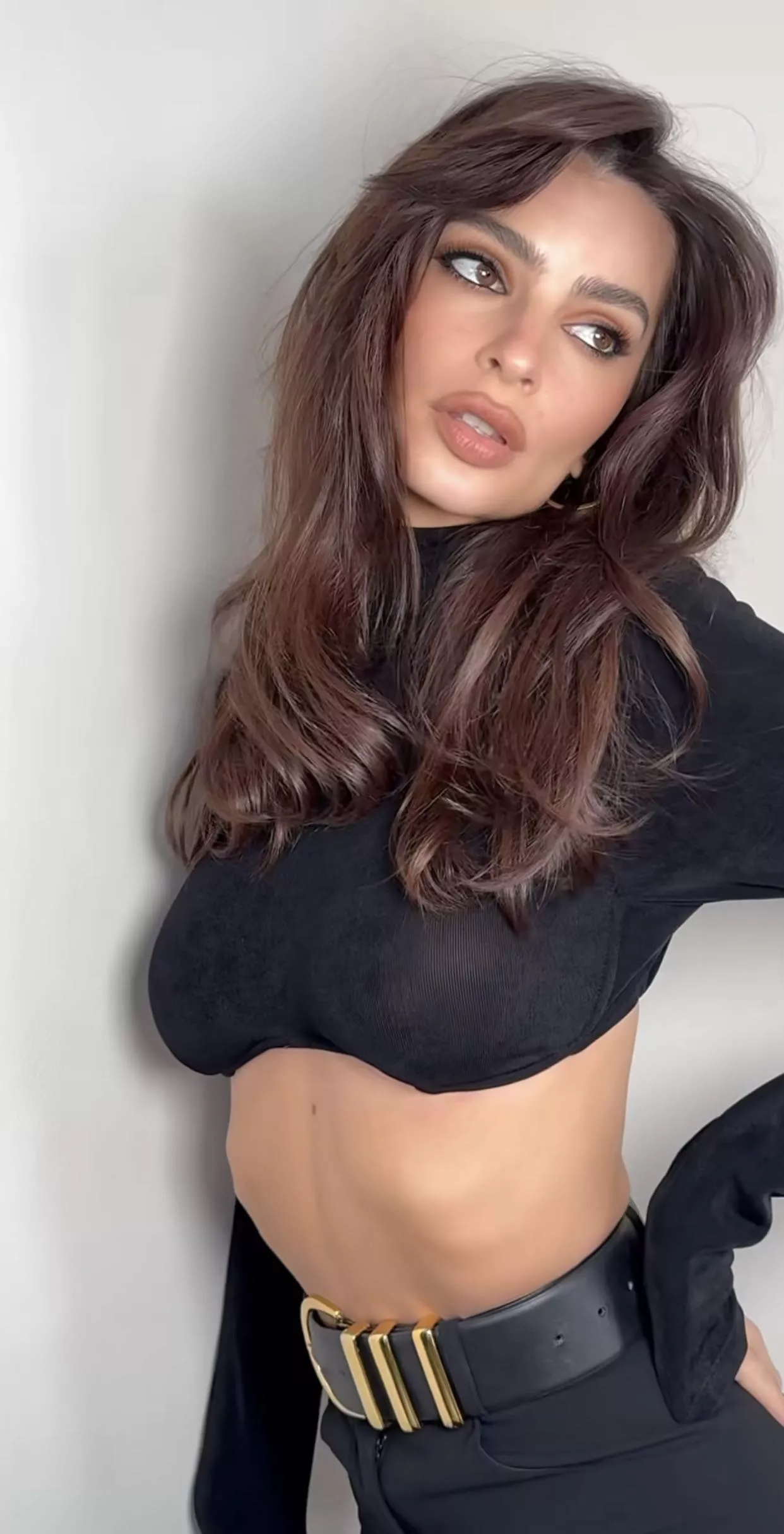 Emily Ratajkowski makes me so incredibly hard. posted by strojack23