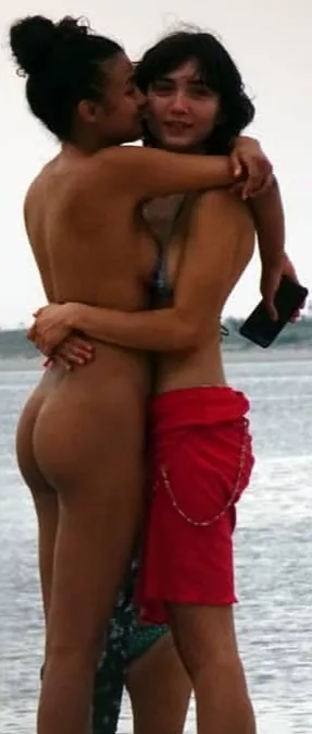 Girlfriends Hugging posted by LyteRagdoll07