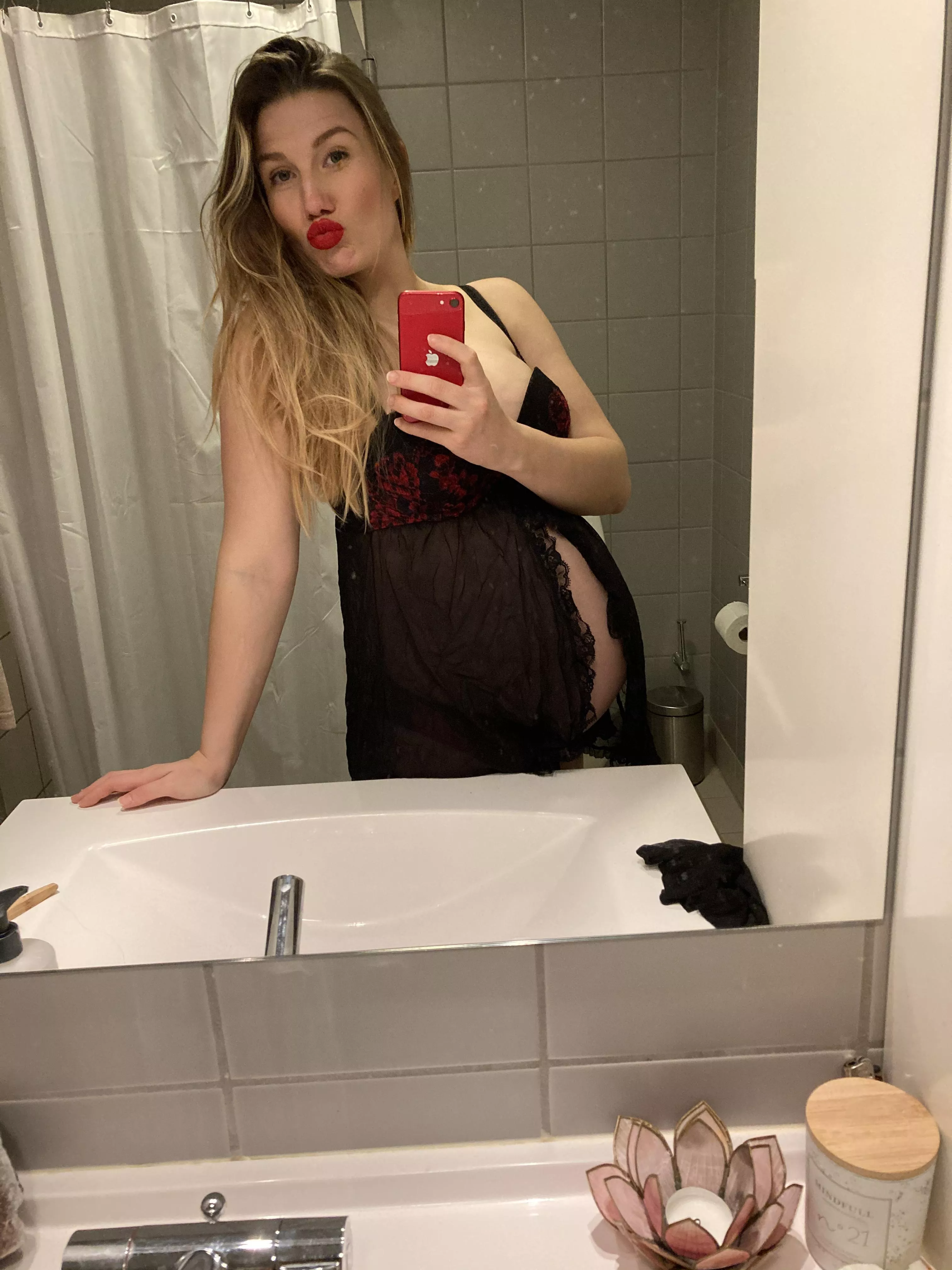 How fast would you come over if I send you this? posted by SnowWhiteDK