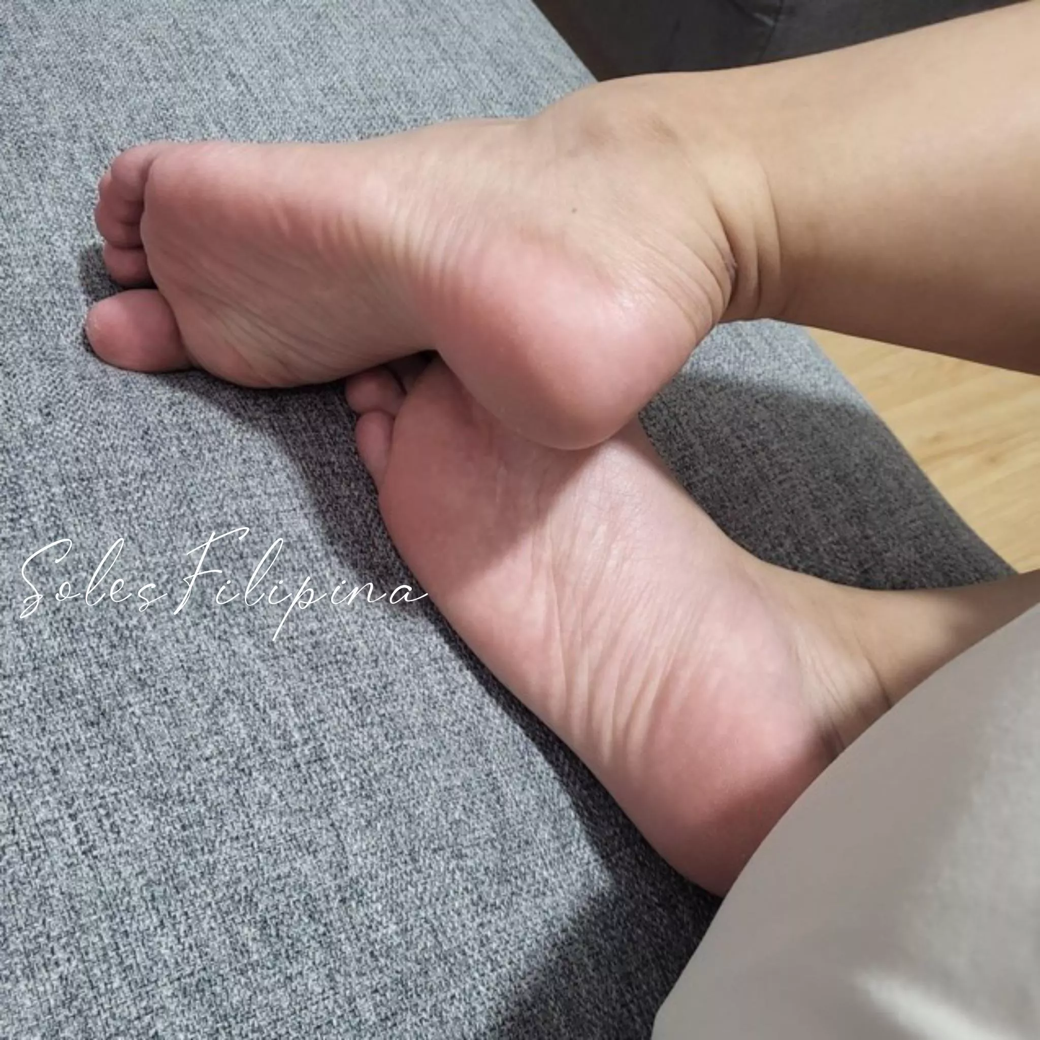 I know love being robbed by Pretty Feet 👣🧎‍♂️ posted by SolesFilipina