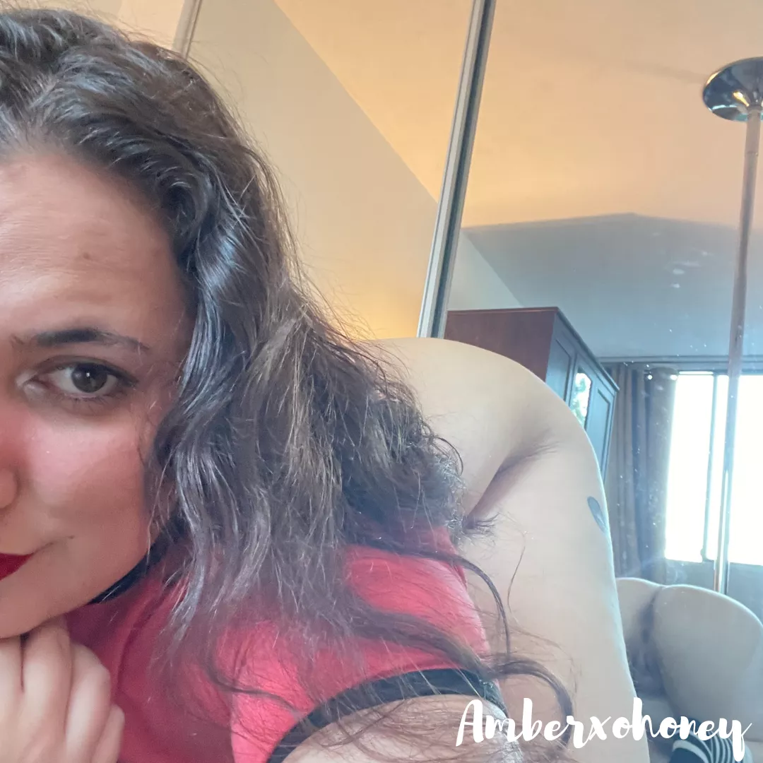 Instead of a new years kiss, can I get a new years cum load? posted by amberxohoney