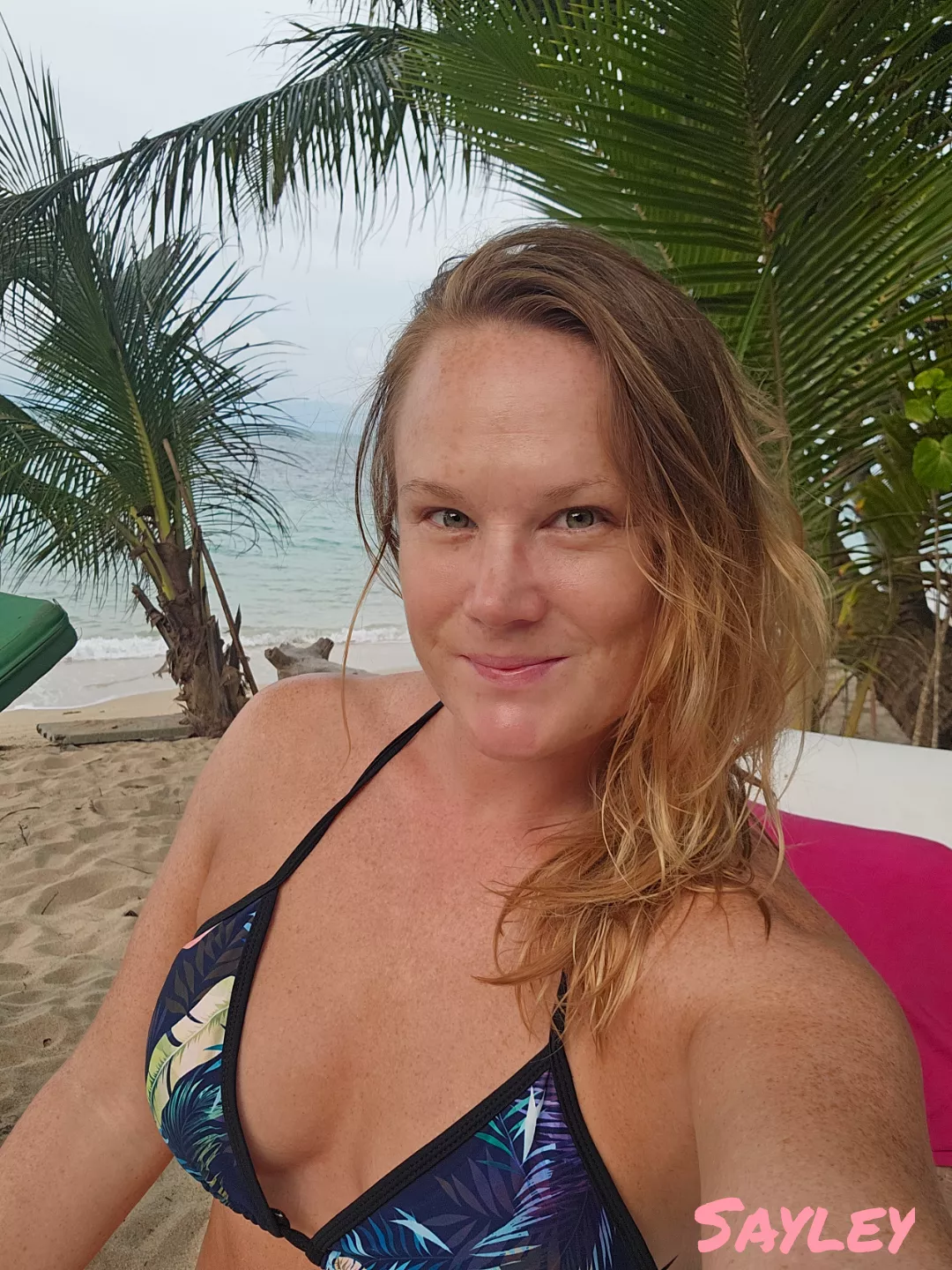 [IRTR] would you rub suntan lotion on me? posted by Sayleywayley