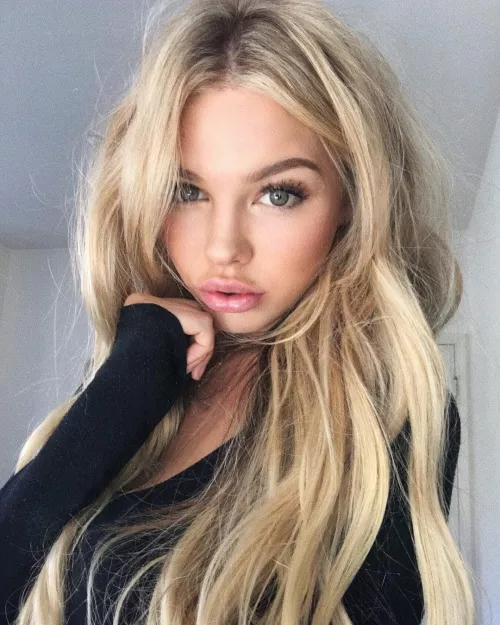 Janae Roberts by qwer5r