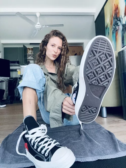 Look at my cute self being all excited about my new converse by lulusdreamz