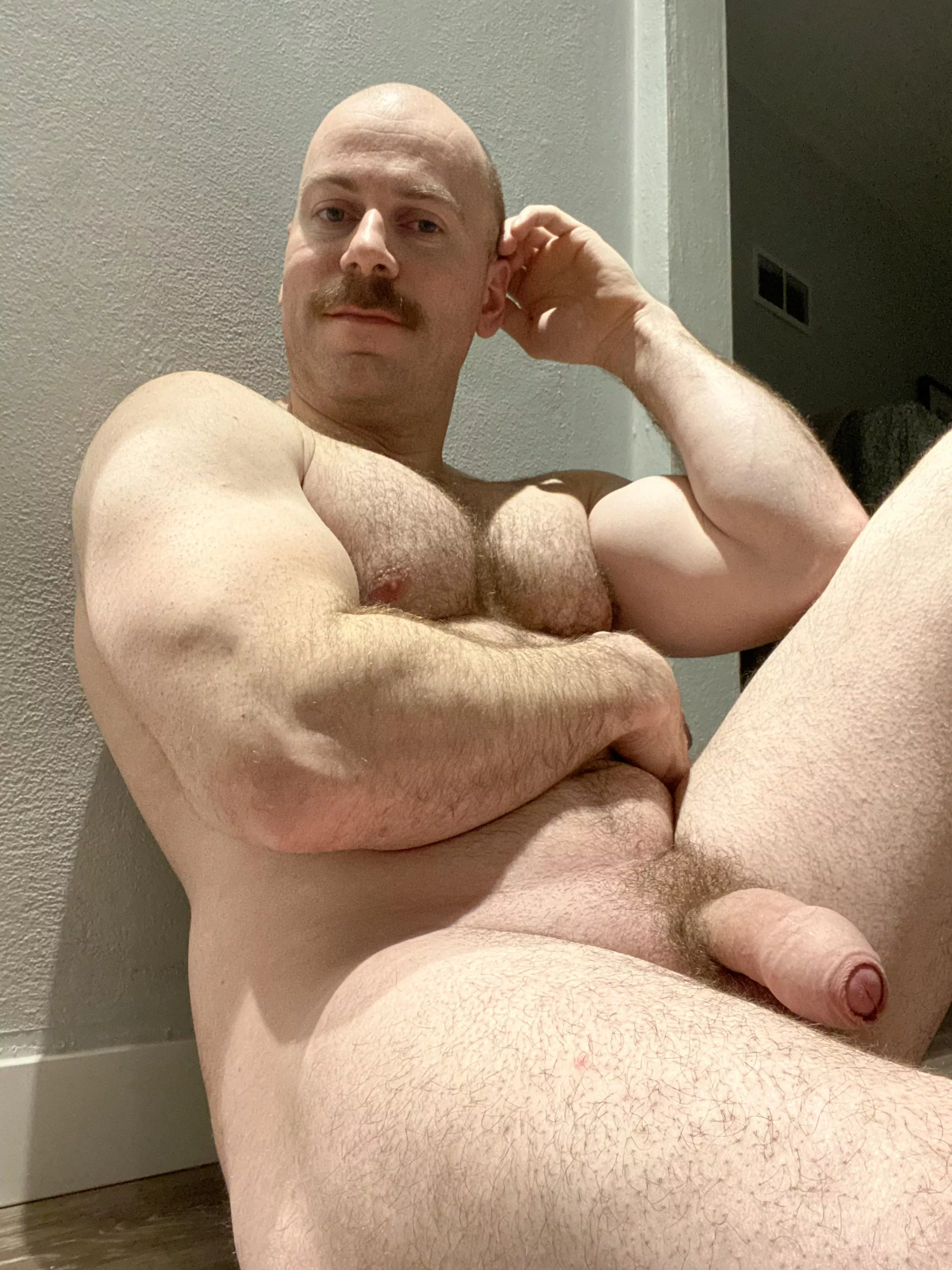 Looking to have my foreskin sucked on 😜 posted by Flexfitmike