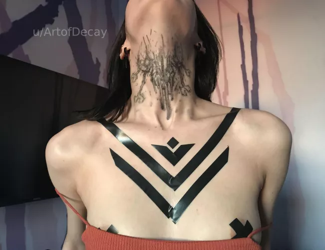 My black tape and skull on the neck by ArtofDecay