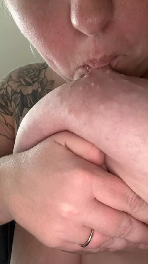 My daily dose of nipple 😏 by AdFree3603