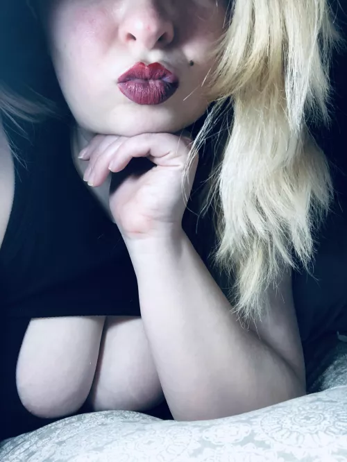My lips don’t lie [F] by Sex_attic