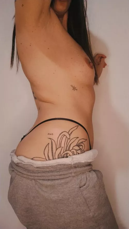 My panty is too small by sweetdreamss15