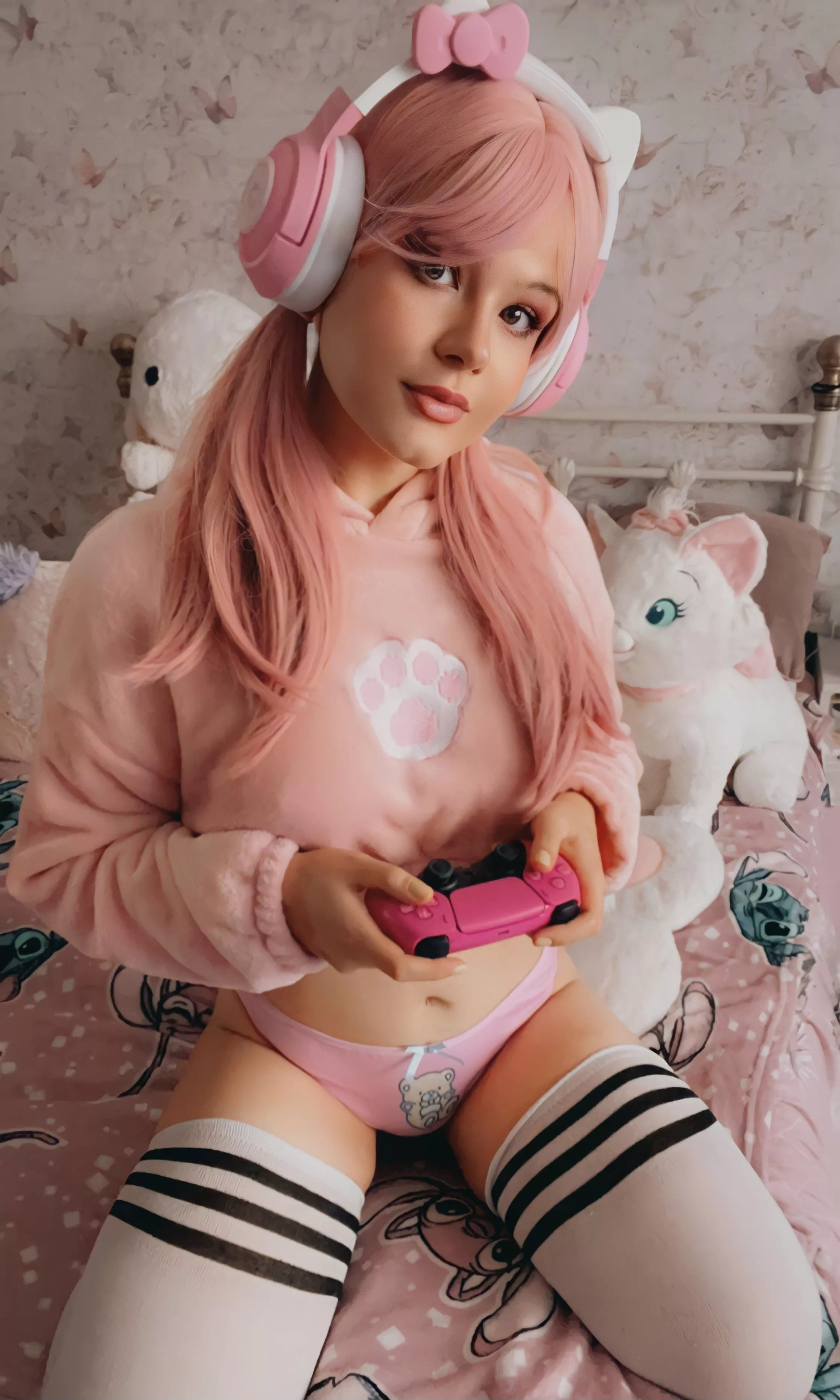 Play Skyrim with me. posted by Sorine-Rose