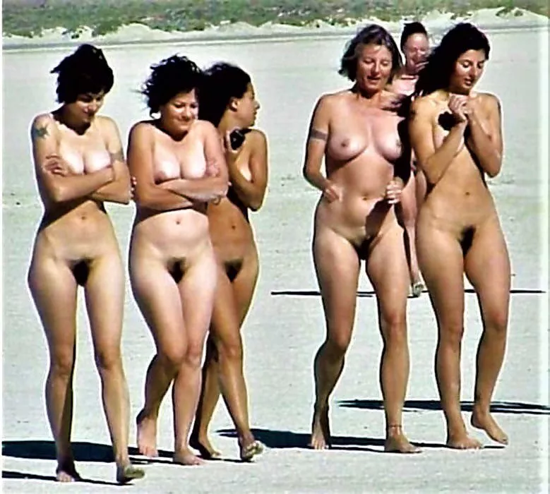 Shiver Bush gals 😆😆💪🤪 posted by ThongPo_007