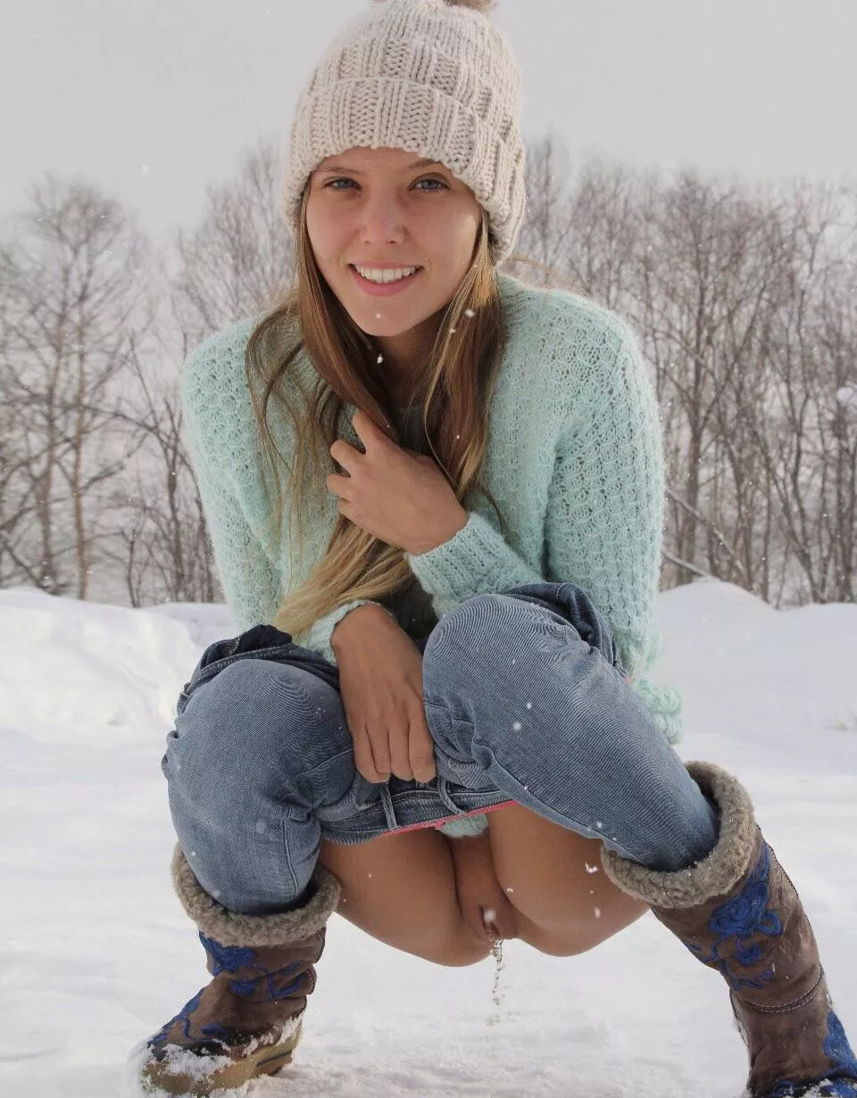 Snow pisser 🥶 posted by Porncollector22